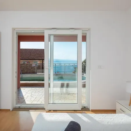 Solaris - Private Pool *