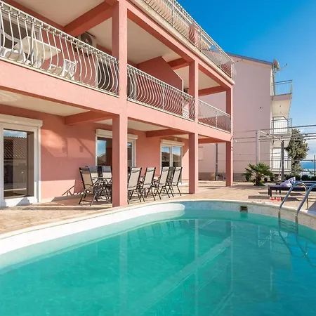Feriehus Solaris - Private Pool Stanici