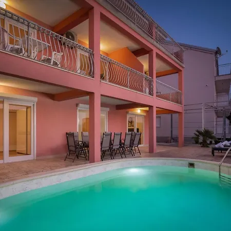 Solaris - Private Pool Feriehus Stanici